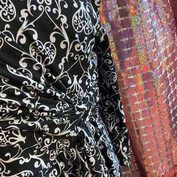 CHADWICKS size 12 dress with criss cross front, faux wrap skirt in black/white - Picture 6 of 13